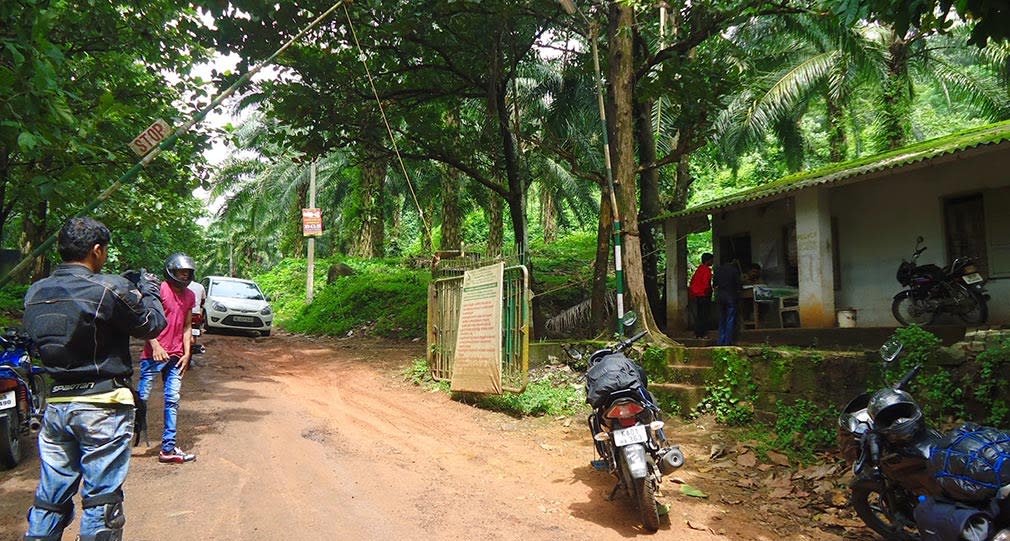 Adirappilly_Estate_checkpost